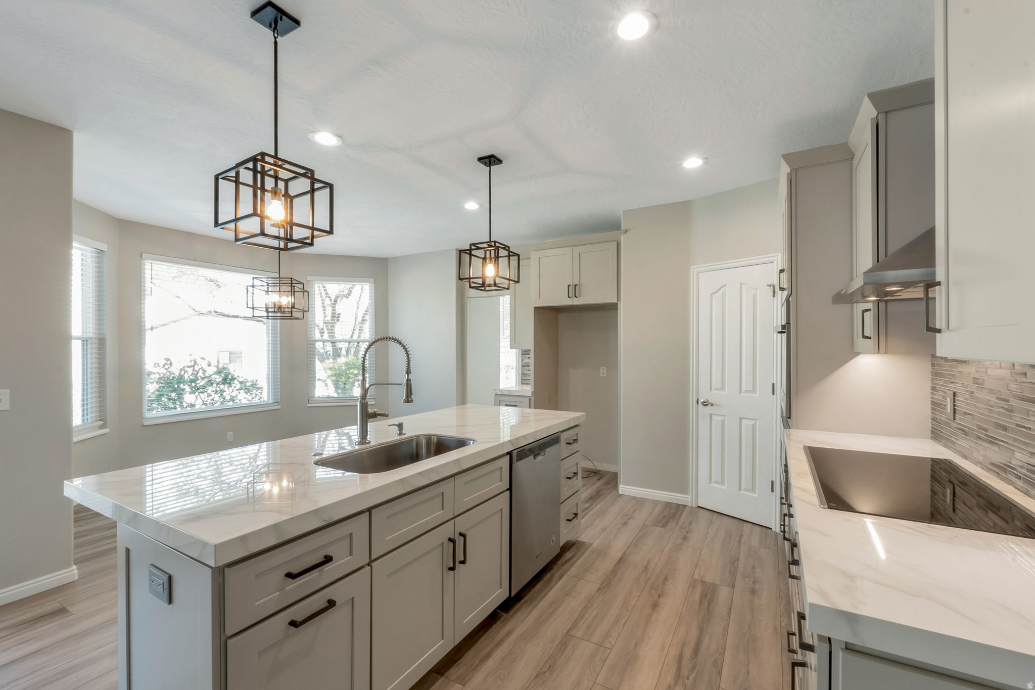 LINCOLN ESTATES - Residential