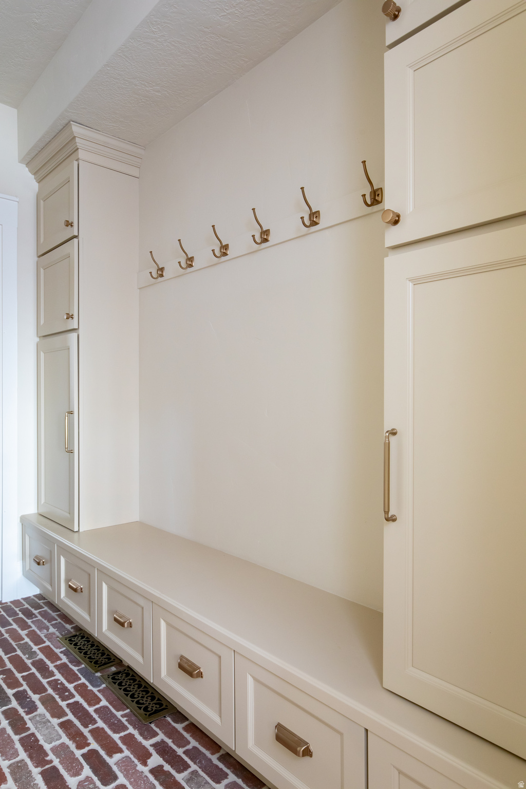 DAYBREAK - Residential