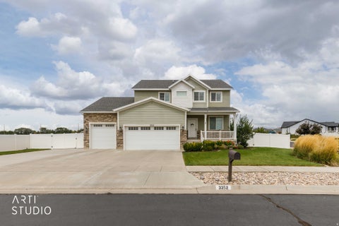 Photo of 3352 W 625 S, Syracuse, UT 84075 (MLS # 2179006)