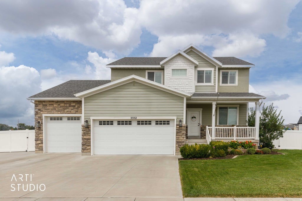 Photo of 3352 W 625 S, Syracuse, UT 84075 (MLS # 2179006)