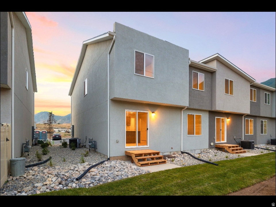 MAPLETON VILLAGE - Residential