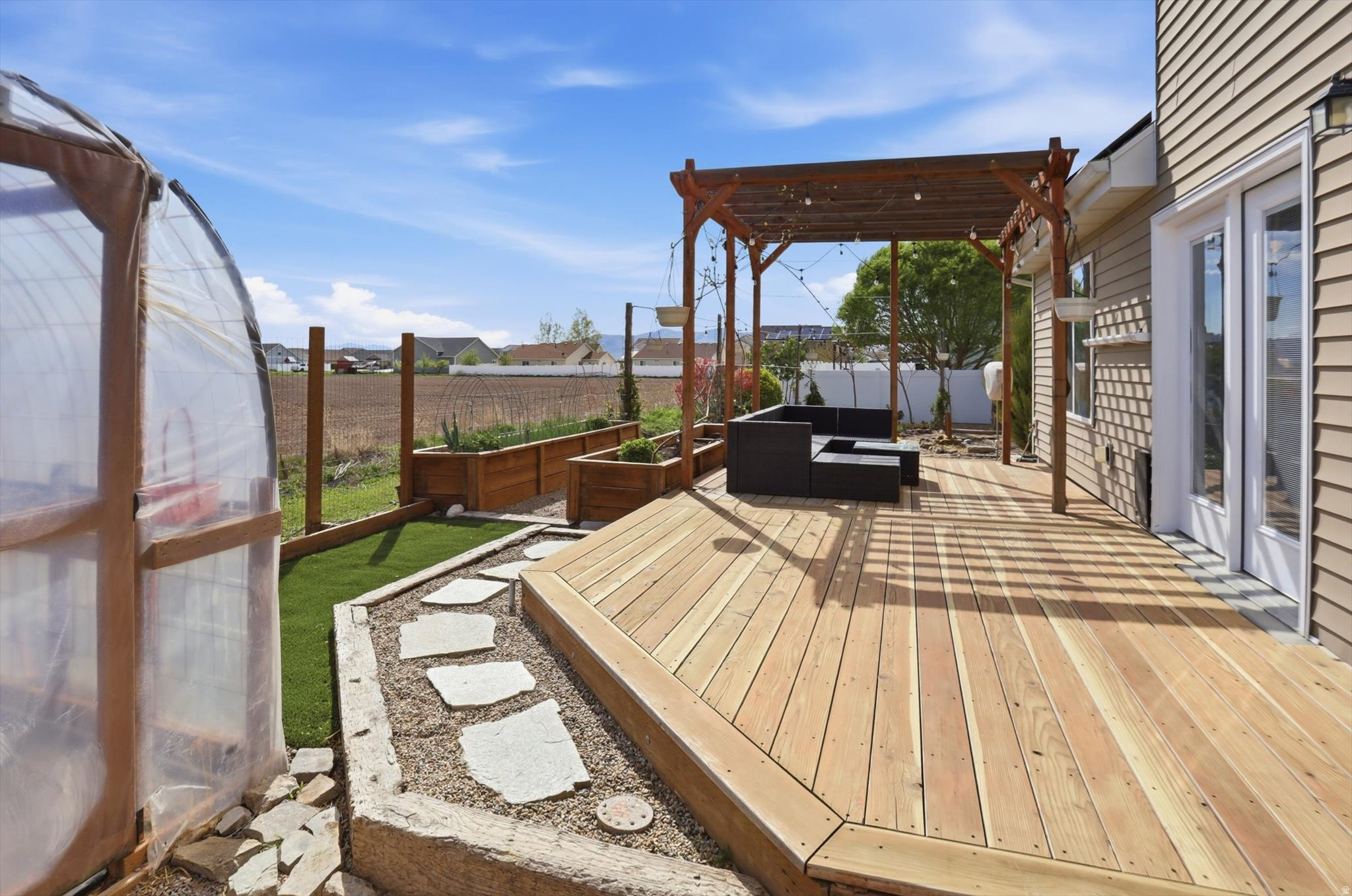 RIVER VALLEY - Residential