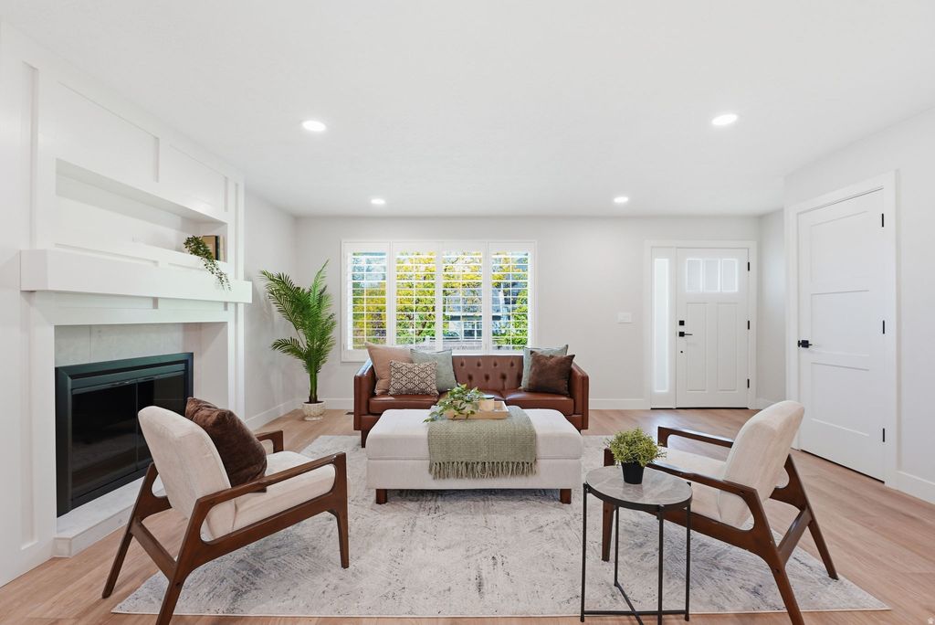 Photo of 4608 S LOCUST LN, Holladay, UT 84117 (MLS # 2154680)