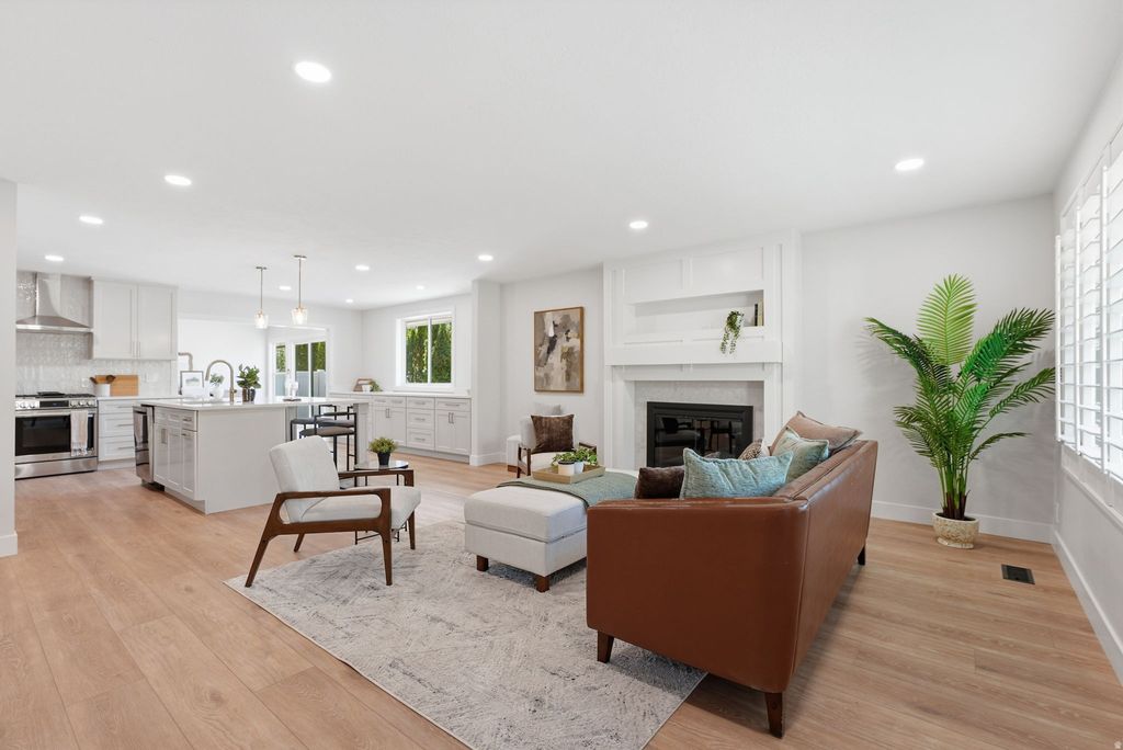 Photo of 4608 S LOCUST LN, Holladay, UT 84117 (MLS # 2154680)