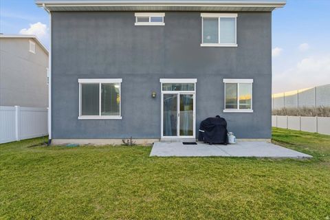 Tiny photo for 1596 W PARKVIEW DR, Syracuse, UT 84075 (MLS # 2127168)