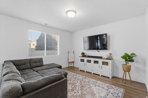 Tiny photo for 1596 W PARKVIEW DR, Syracuse, UT 84075 (MLS # 2127168)