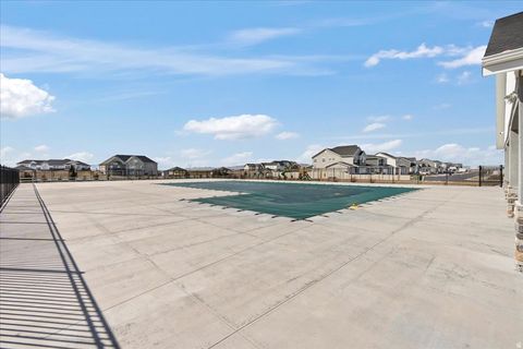 Tiny photo for 1596 W PARKVIEW DR, Syracuse, UT 84075 (MLS # 2127168)