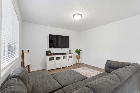 Tiny photo for 1596 W PARKVIEW DR, Syracuse, UT 84075 (MLS # 2127168)