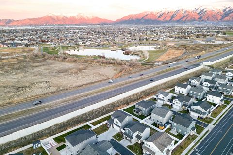 Tiny photo for 1596 W PARKVIEW DR, Syracuse, UT 84075 (MLS # 2127168)