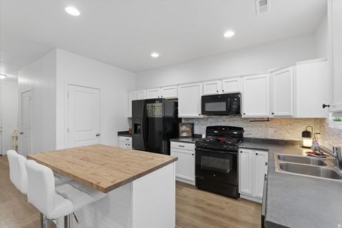 Tiny photo for 1596 W PARKVIEW DR, Syracuse, UT 84075 (MLS # 2127168)