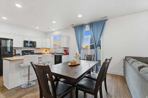 Tiny photo for 1596 W PARKVIEW DR, Syracuse, UT 84075 (MLS # 2127168)