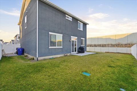 Tiny photo for 1596 W PARKVIEW DR, Syracuse, UT 84075 (MLS # 2127168)