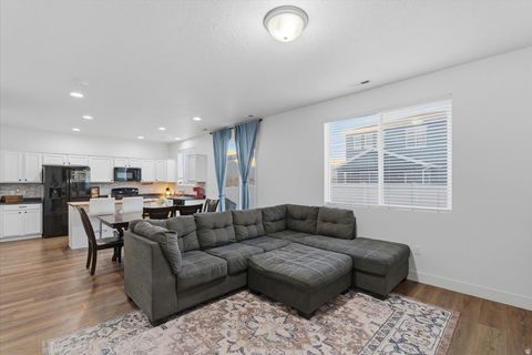 Tiny photo for 1596 W PARKVIEW DR, Syracuse, UT 84075 (MLS # 2127168)