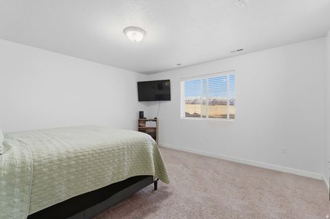 Tiny photo for 1596 W PARKVIEW DR, Syracuse, UT 84075 (MLS # 2127168)