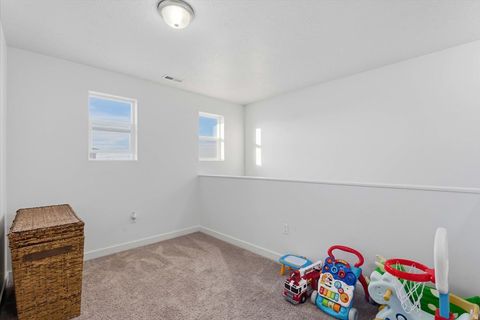 Tiny photo for 1596 W PARKVIEW DR, Syracuse, UT 84075 (MLS # 2127168)