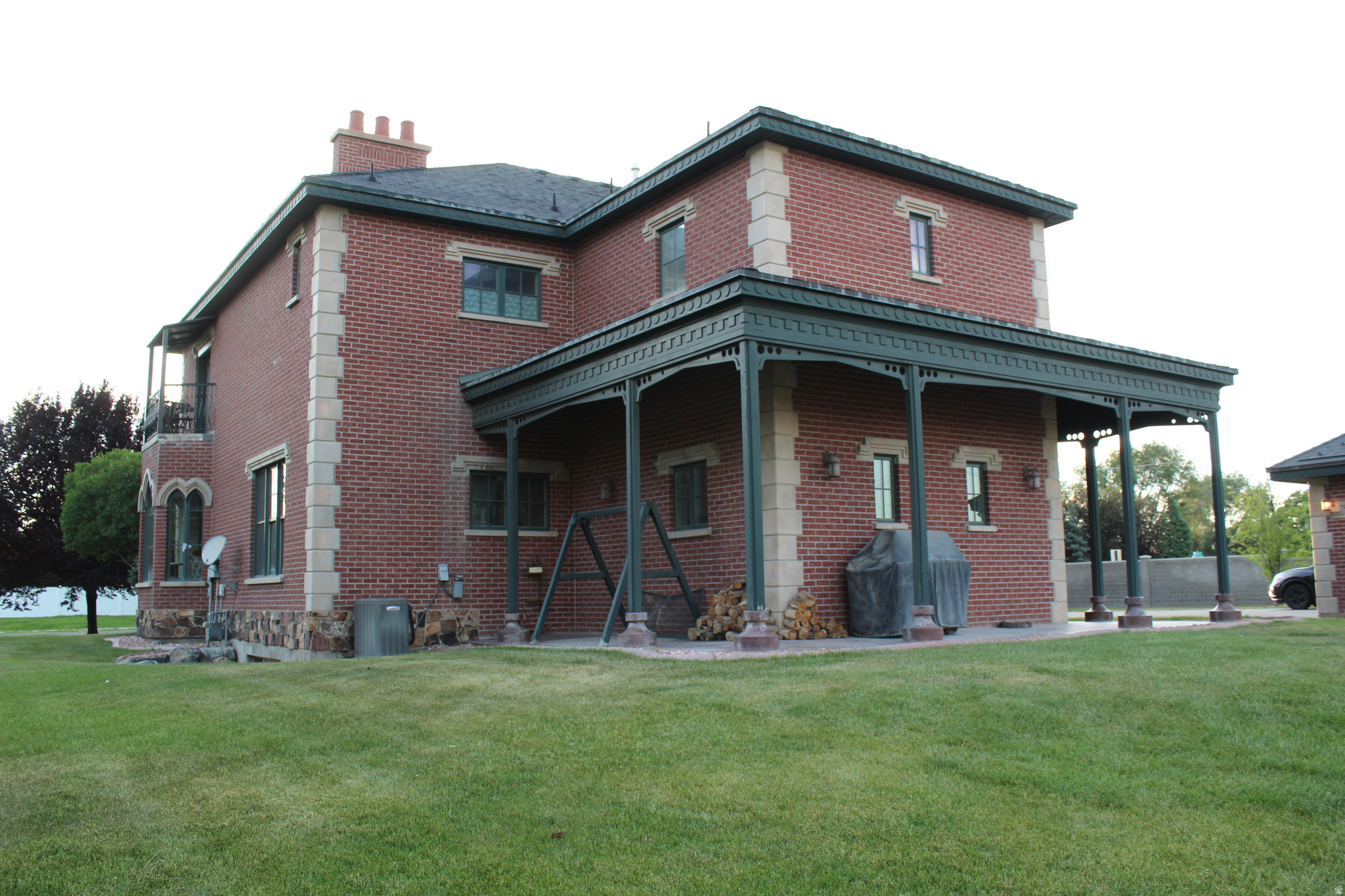 EQUESTRIAN ESTATES - Residential