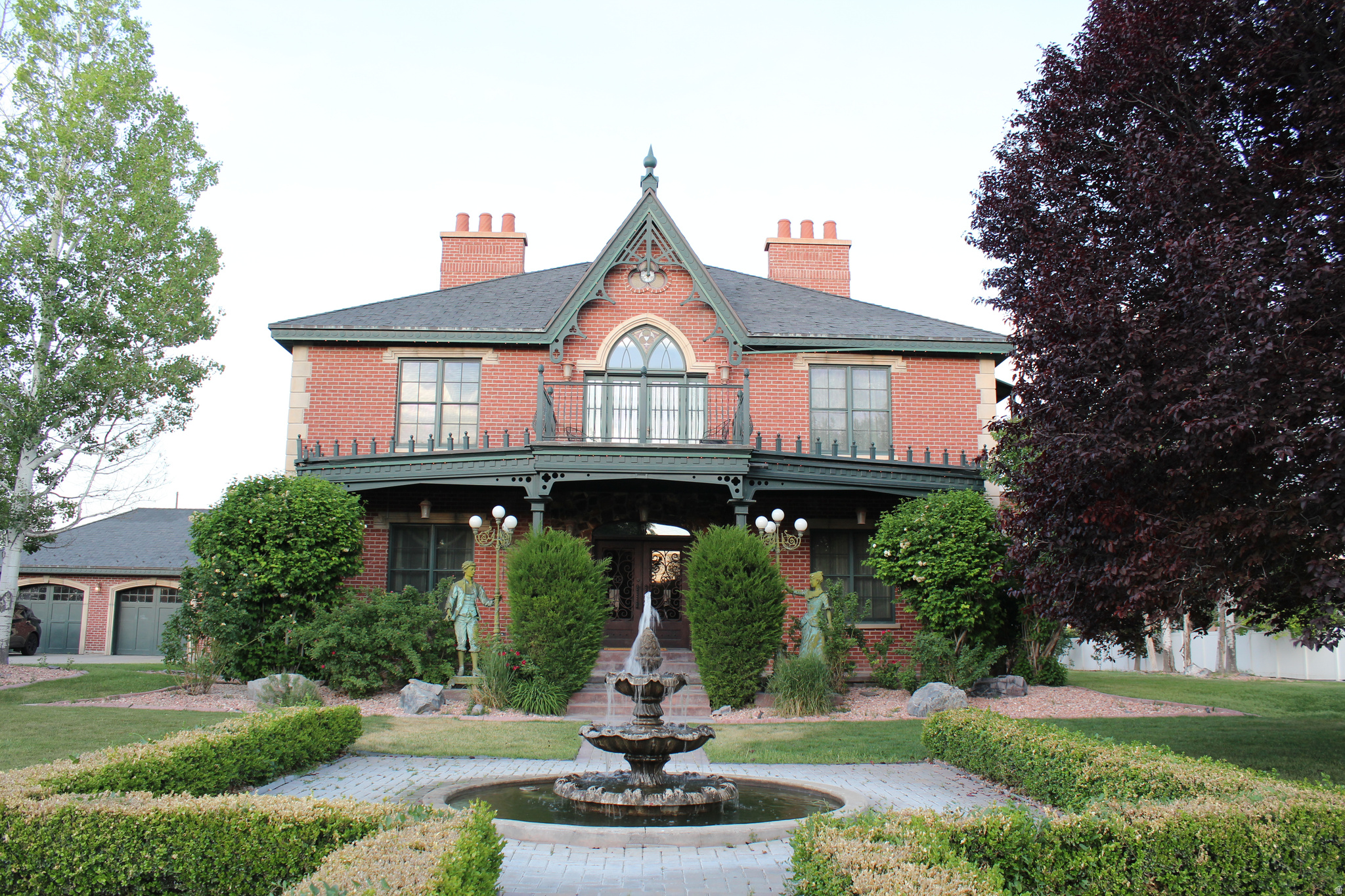 EQUESTRIAN ESTATES - Residential
