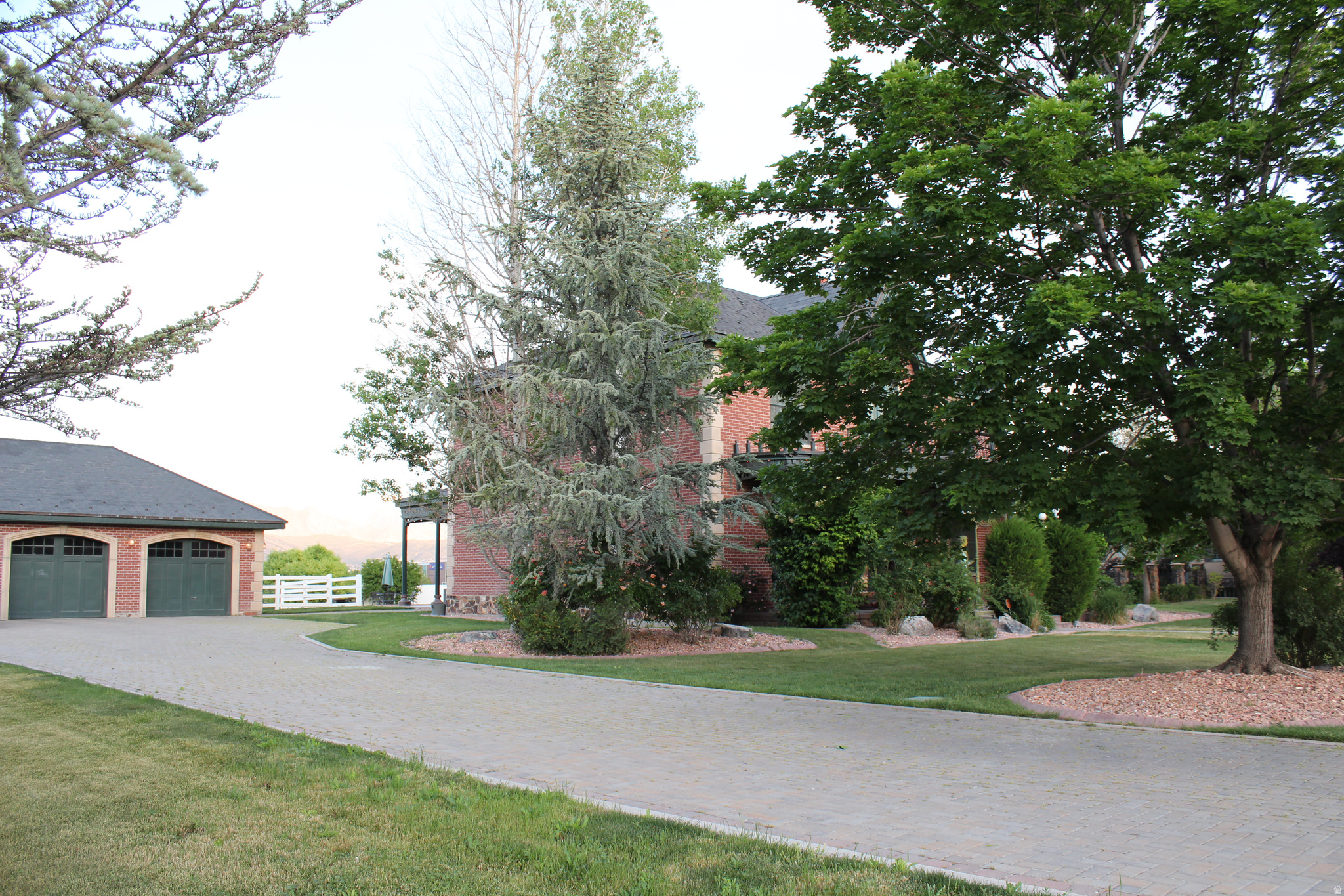 EQUESTRIAN ESTATES - Residential