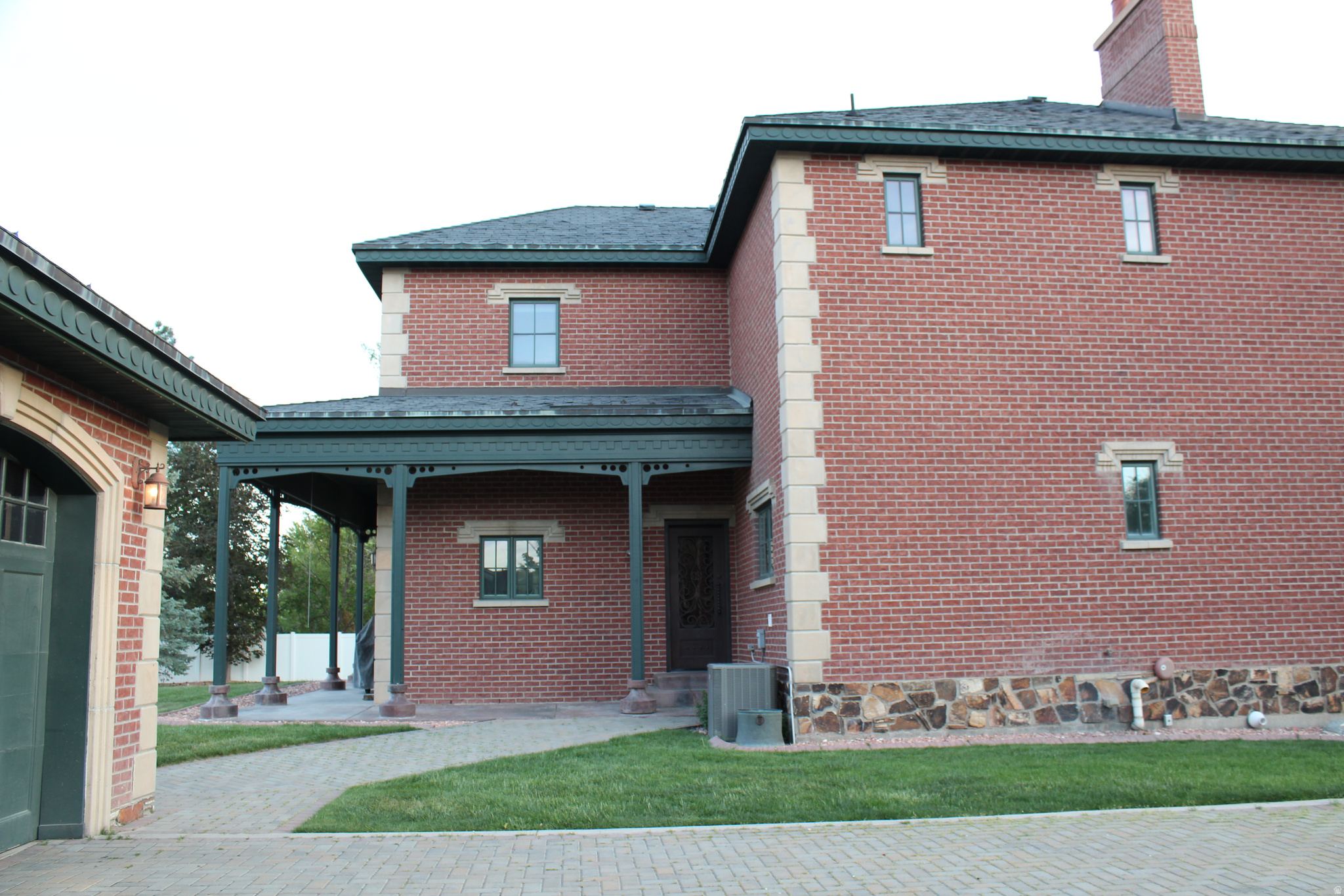 EQUESTRIAN ESTATES - Residential