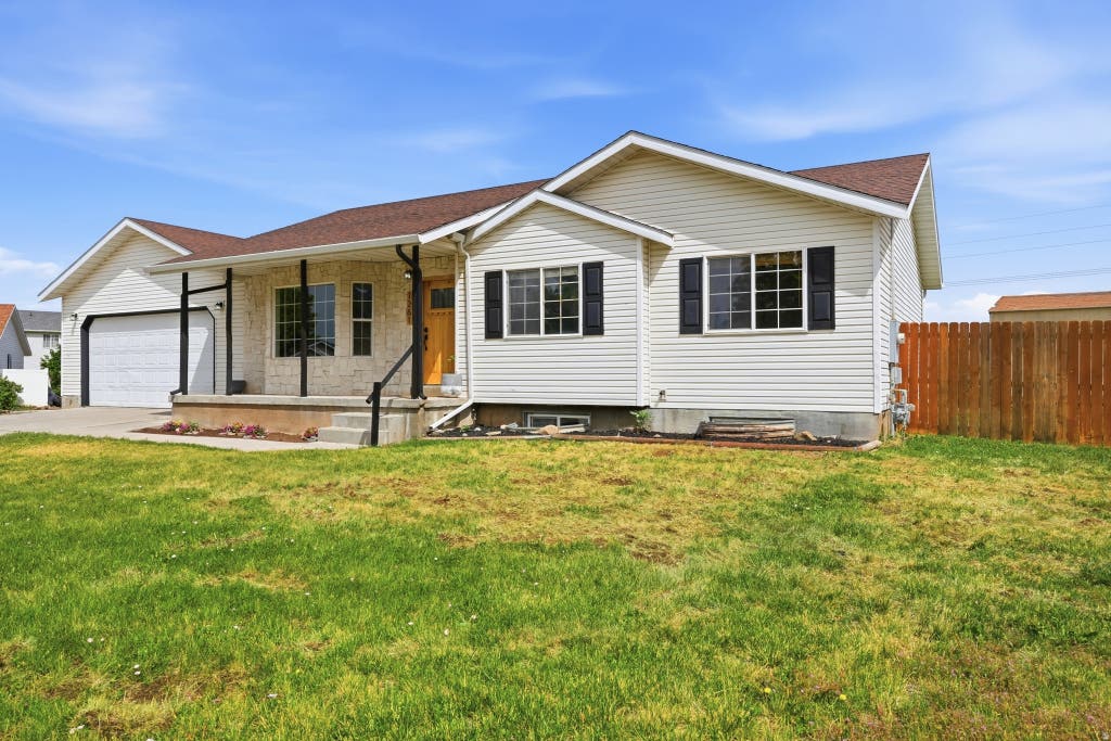 Photo of 1261 E 25 S, Hyrum, UT 84319 (MLS # 2164165)