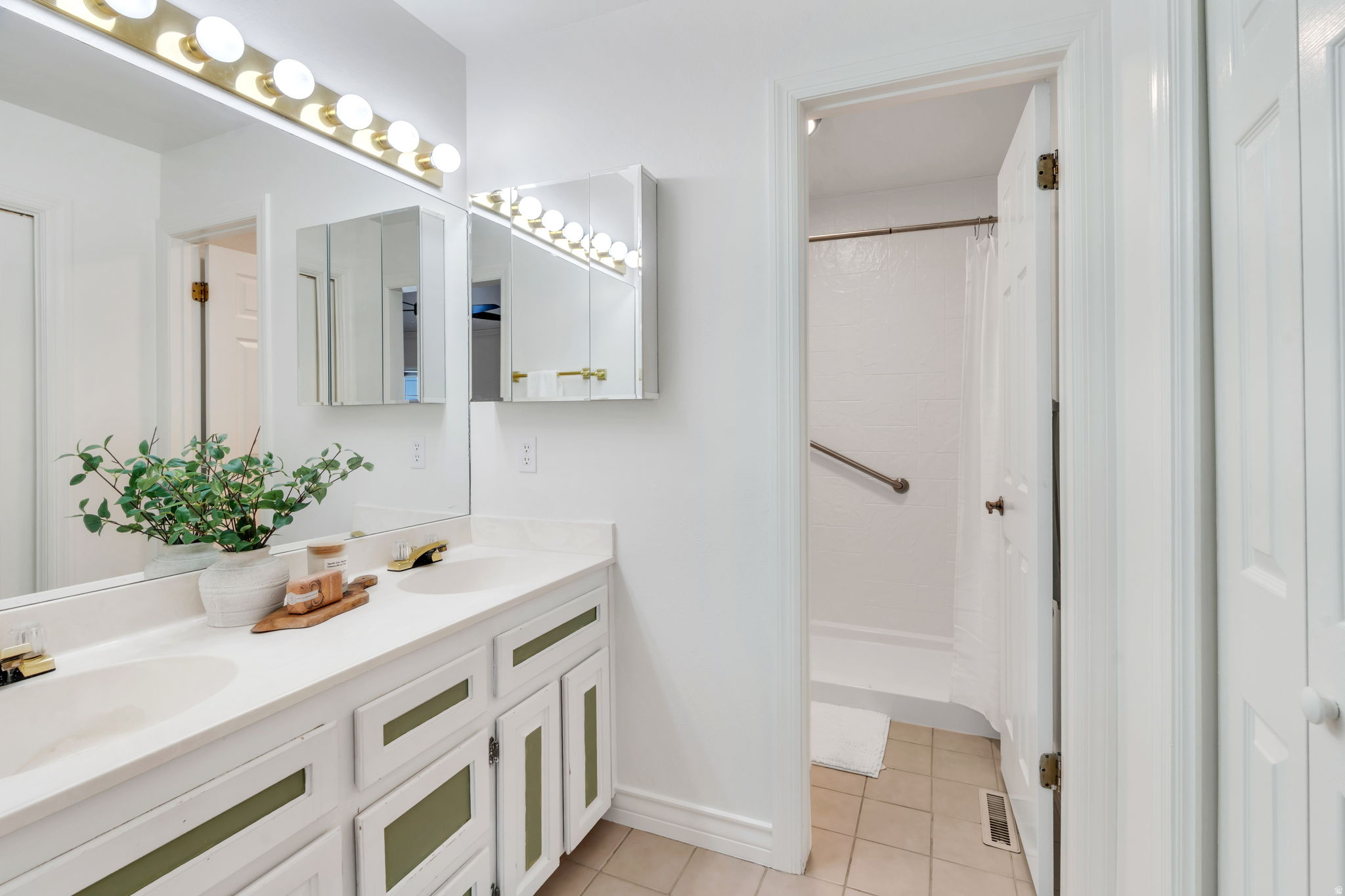 IVY AT THE RIDGE - Residential