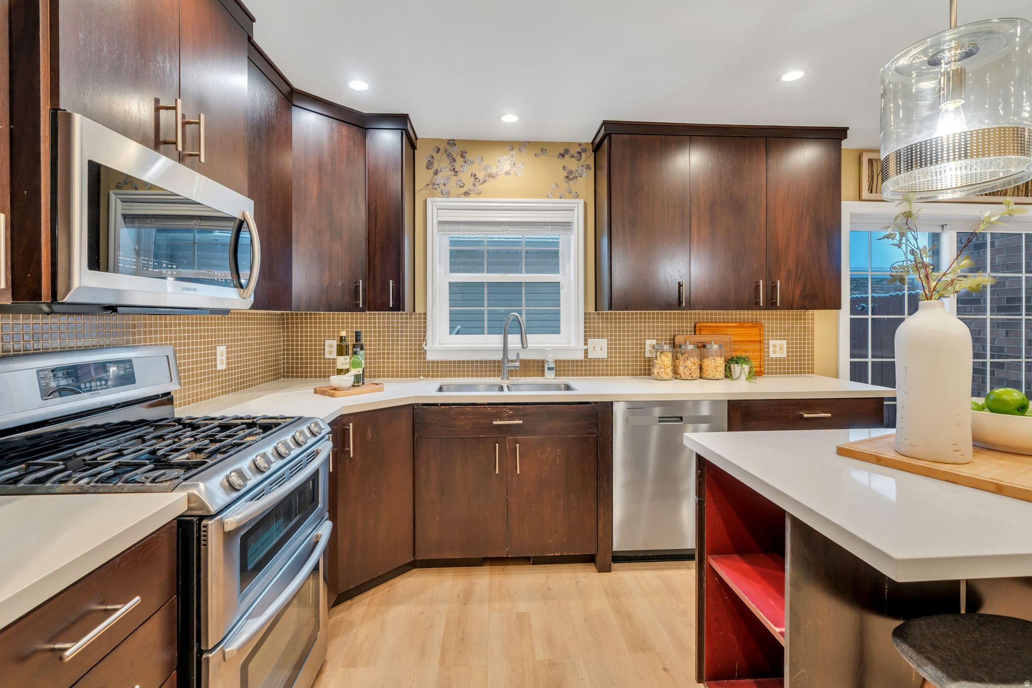 IVY AT THE RIDGE - Residential