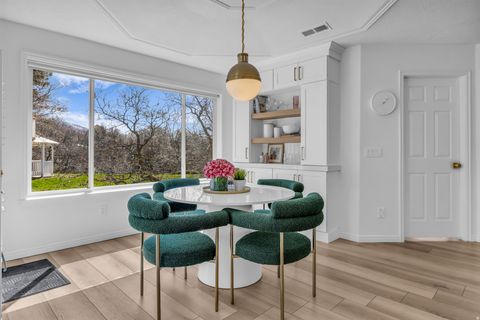 Tiny photo for 882 E WINDSOR LN N, Kaysville, UT 84037 (MLS # 2142833)