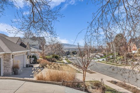 Tiny photo for 882 E WINDSOR LN N, Kaysville, UT 84037 (MLS # 2142833)