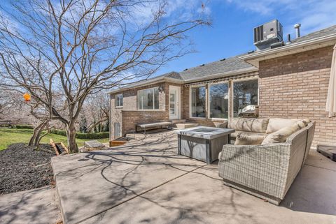 Tiny photo for 882 E WINDSOR LN N, Kaysville, UT 84037 (MLS # 2142833)