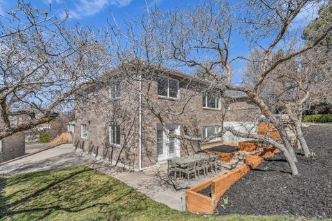 Tiny photo for 882 E WINDSOR LN N, Kaysville, UT 84037 (MLS # 2142833)