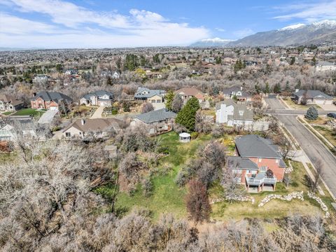 Tiny photo for 882 E WINDSOR LN N, Kaysville, UT 84037 (MLS # 2142833)