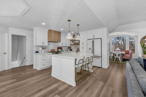 Tiny photo for 882 E WINDSOR LN N, Kaysville, UT 84037 (MLS # 2142833)