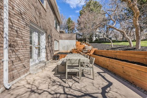 Tiny photo for 882 E WINDSOR LN N, Kaysville, UT 84037 (MLS # 2142833)