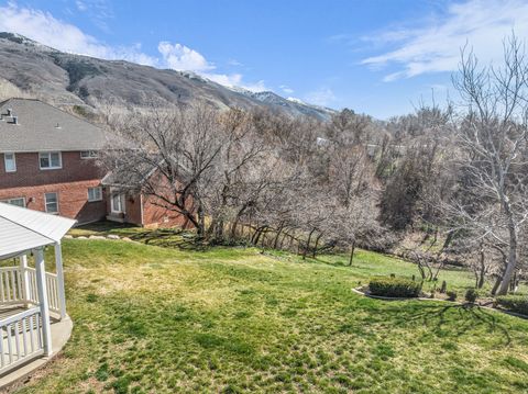 Tiny photo for 882 E WINDSOR LN N, Kaysville, UT 84037 (MLS # 2142833)