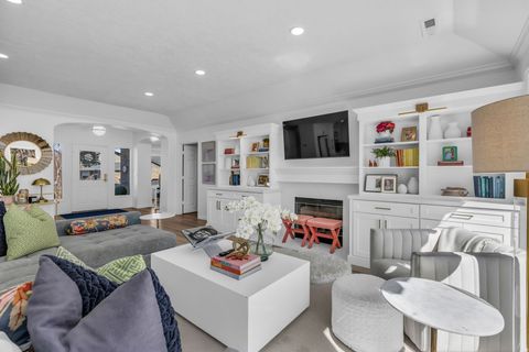 Tiny photo for 882 E WINDSOR LN N, Kaysville, UT 84037 (MLS # 2142833)