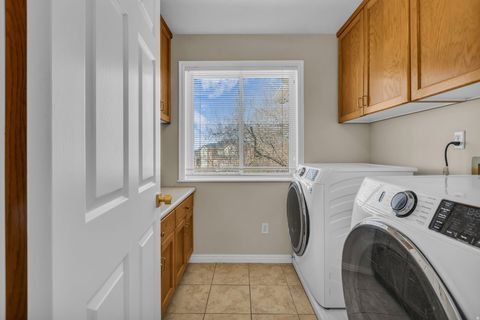 Tiny photo for 882 E WINDSOR LN N, Kaysville, UT 84037 (MLS # 2142833)