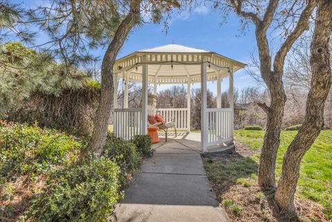 Tiny photo for 882 E WINDSOR LN N, Kaysville, UT 84037 (MLS # 2142833)