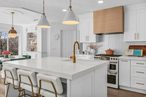 Tiny photo for 882 E WINDSOR LN N, Kaysville, UT 84037 (MLS # 2142833)