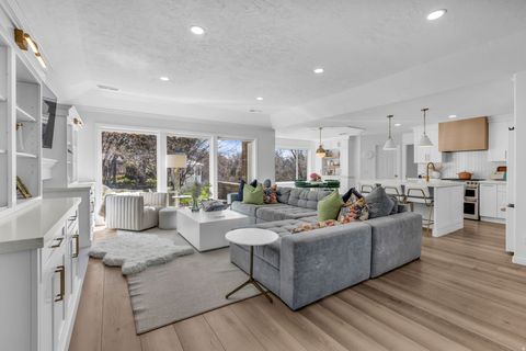 Tiny photo for 882 E WINDSOR LN N, Kaysville, UT 84037 (MLS # 2142833)