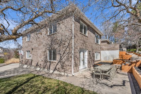 Tiny photo for 882 E WINDSOR LN N, Kaysville, UT 84037 (MLS # 2142833)