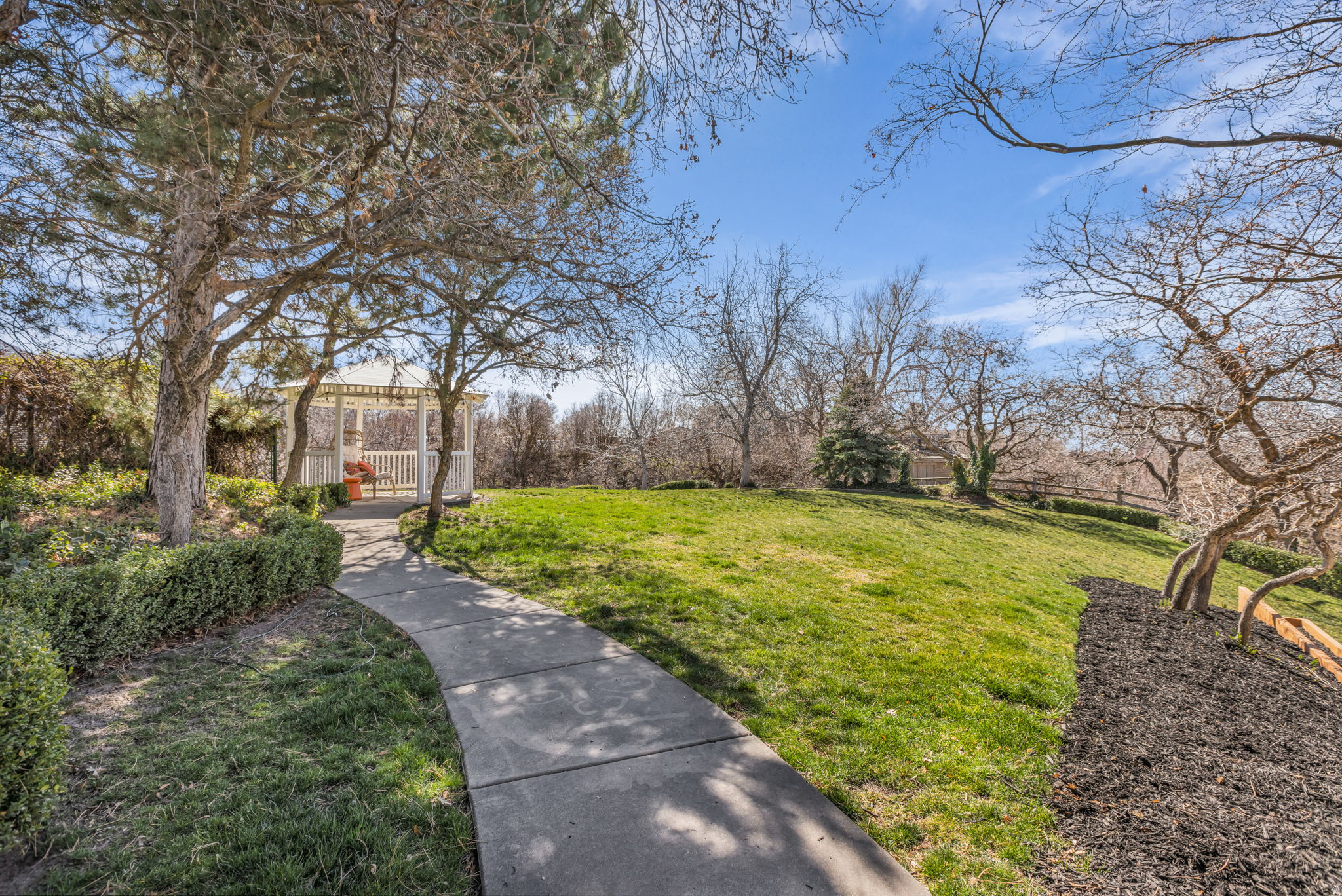 THORN-FIELD - Residential