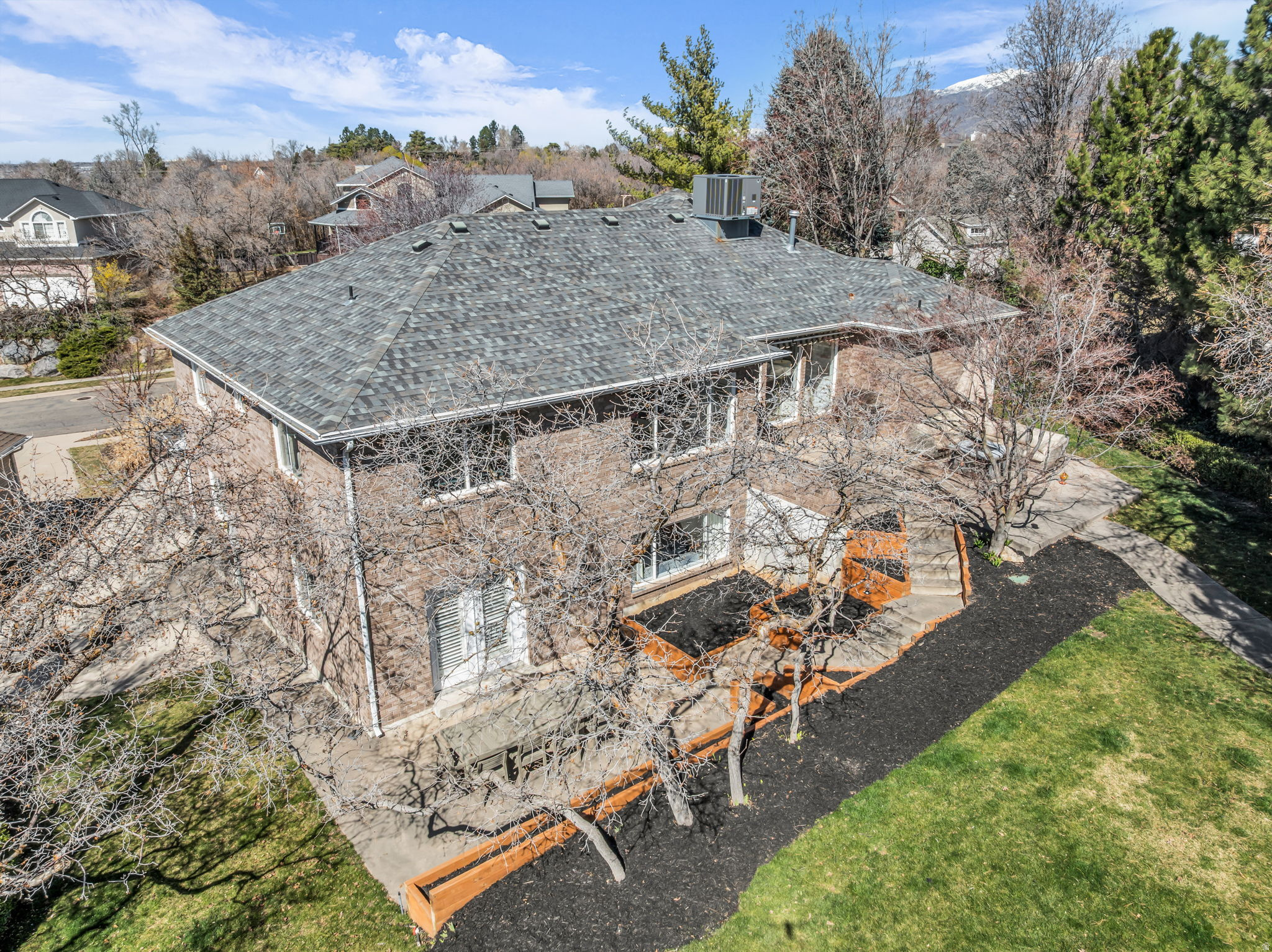 THORN-FIELD - Residential