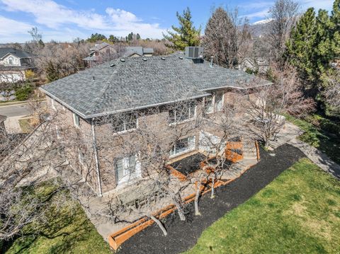 Tiny photo for 882 E WINDSOR LN N, Kaysville, UT 84037 (MLS # 2142833)