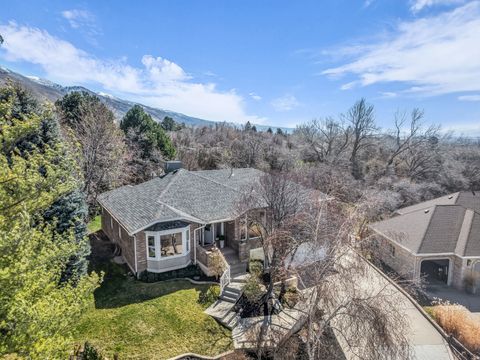 Photo of 882 E WINDSOR LN N, Kaysville, UT 84037 (MLS # 2142833)