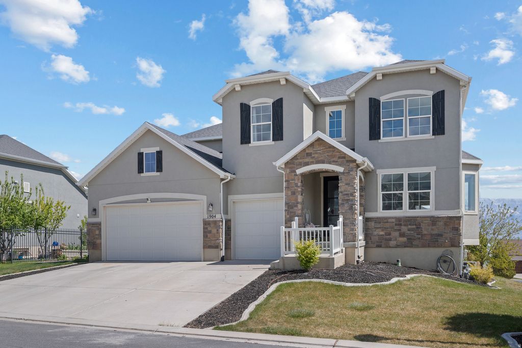 Photo of 1904 S LINKS DR E, Saratoga Springs, UT 84045 (MLS # 2152035)