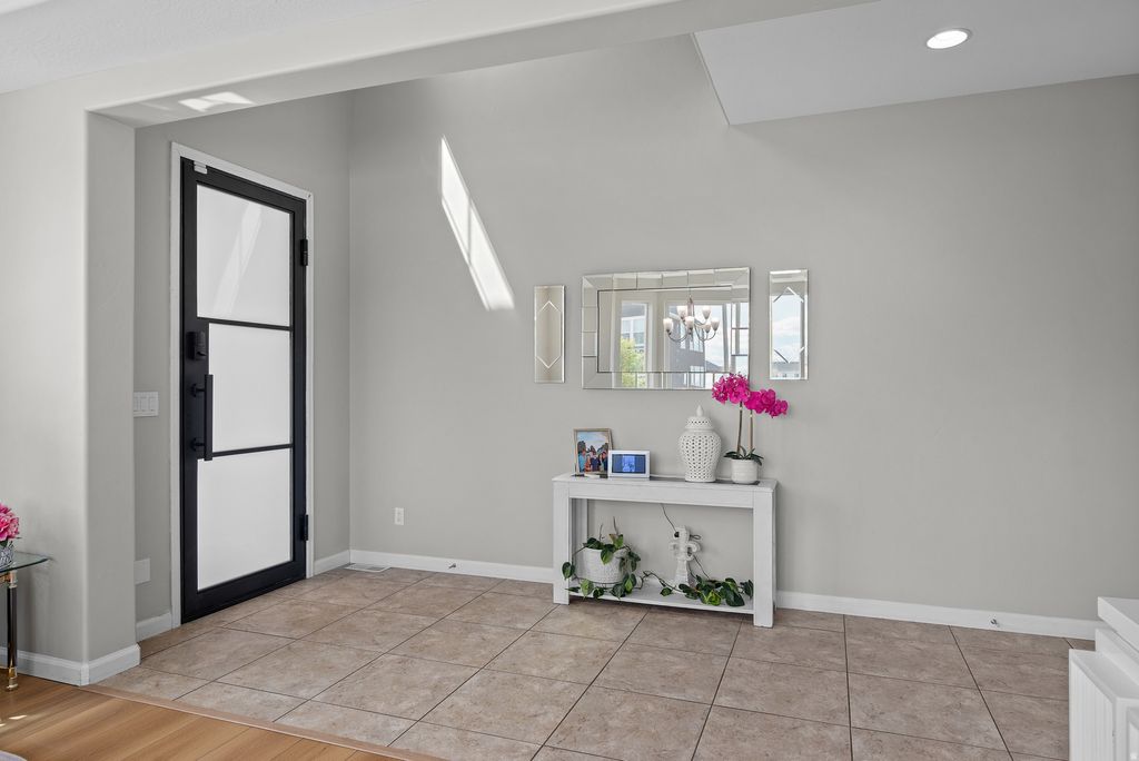 Photo of 1904 S LINKS DR E, Saratoga Springs, UT 84045 (MLS # 2152035)