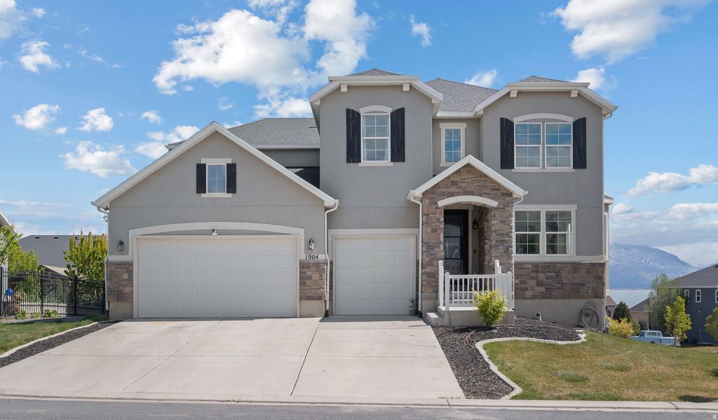 Photo of 1904 S LINKS DR E, Saratoga Springs, UT 84045 (MLS # 2152035)