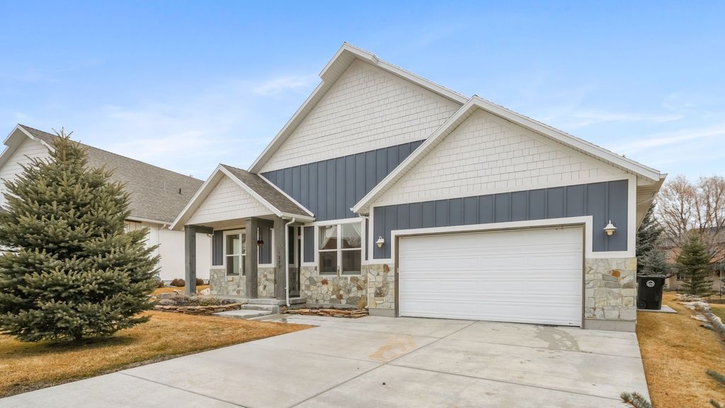 Photo of 1238 N CANYON VIEW RD #17, Midway, UT 84049 (MLS # 2137529)