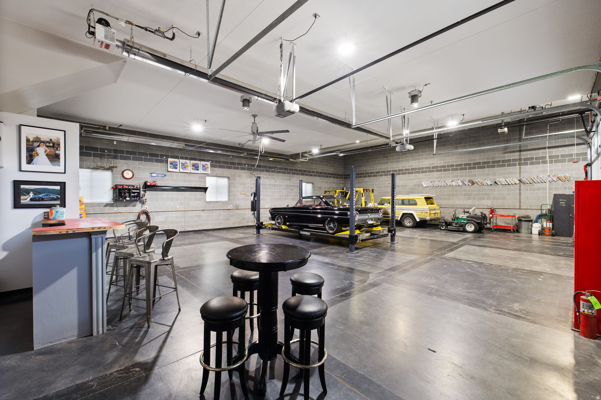 COUNTRY CLASSIC ESTATES - Residential