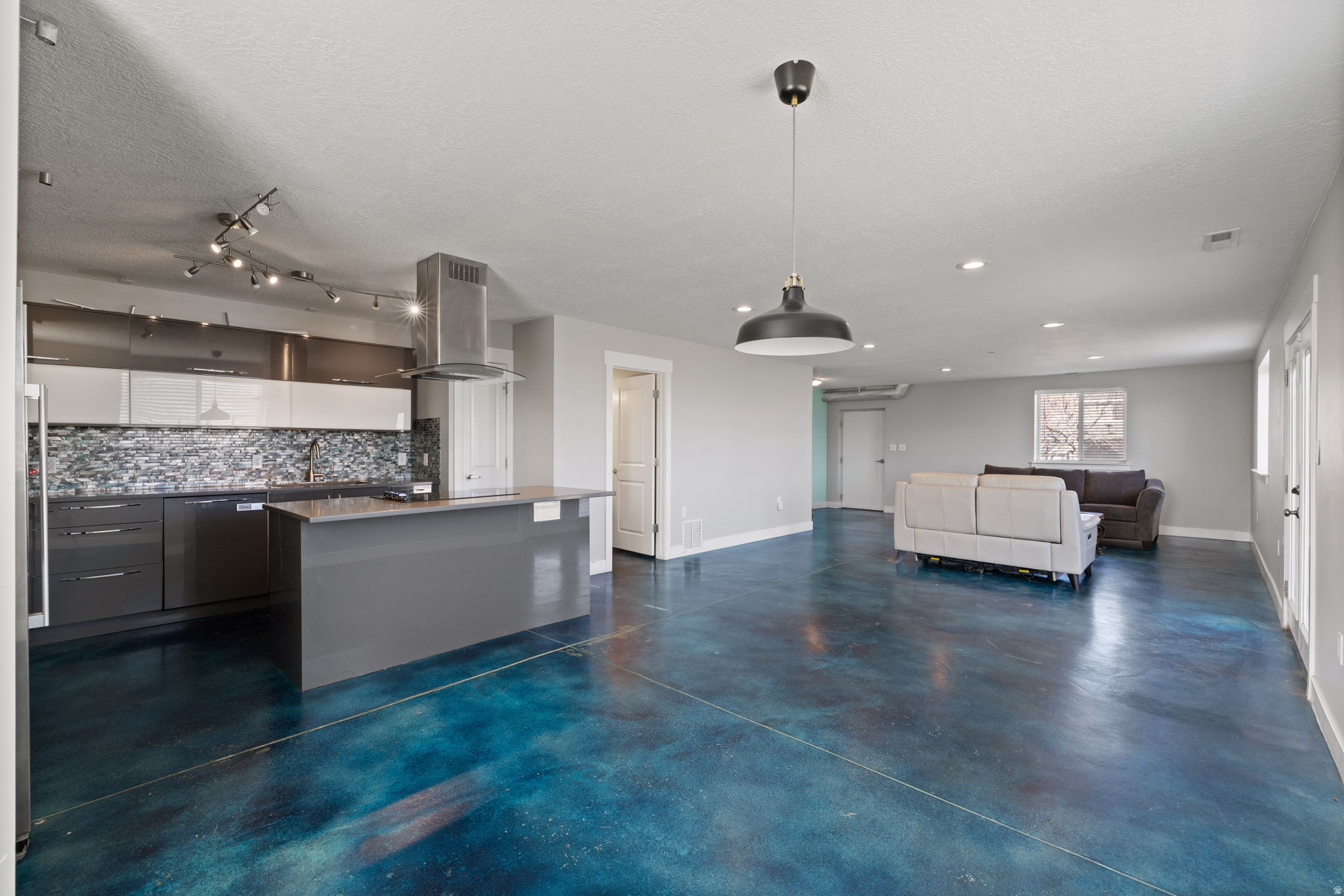 COUNTRY CLASSIC ESTATES - Residential